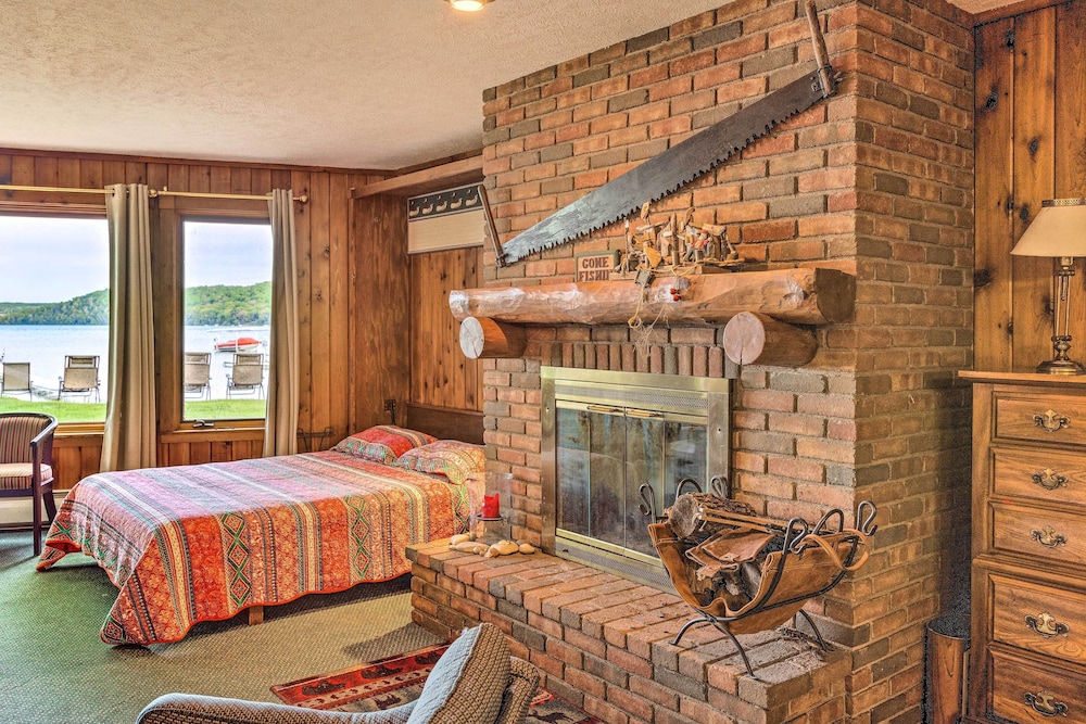 Rustic-chic Lake Glen Studio: 4 Mi to Beach!
