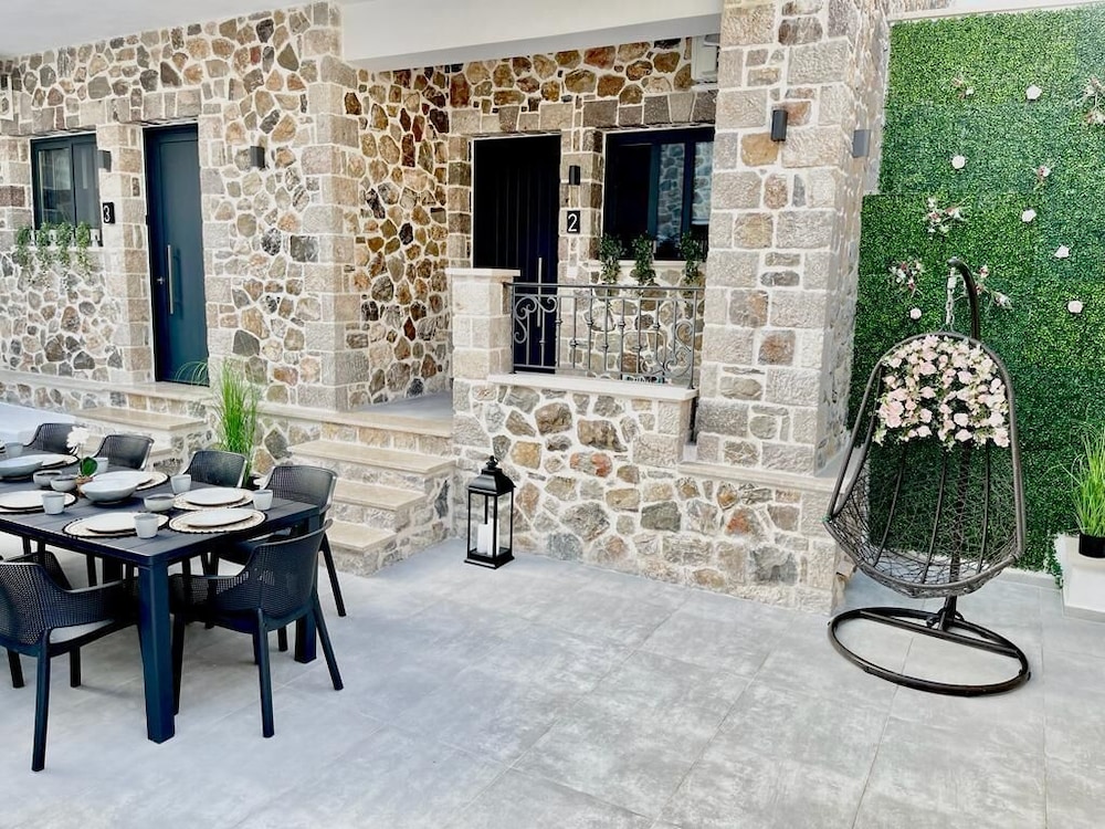 Trocadero Luxury Suites photo 3