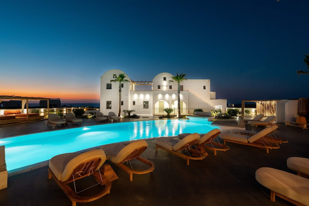 Amethyst Luxury Suites - Oia Family Suite