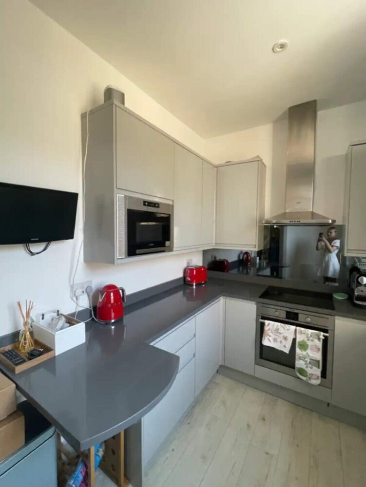 Stylish & Bright 3BD Flat With Balcony - Fulham
