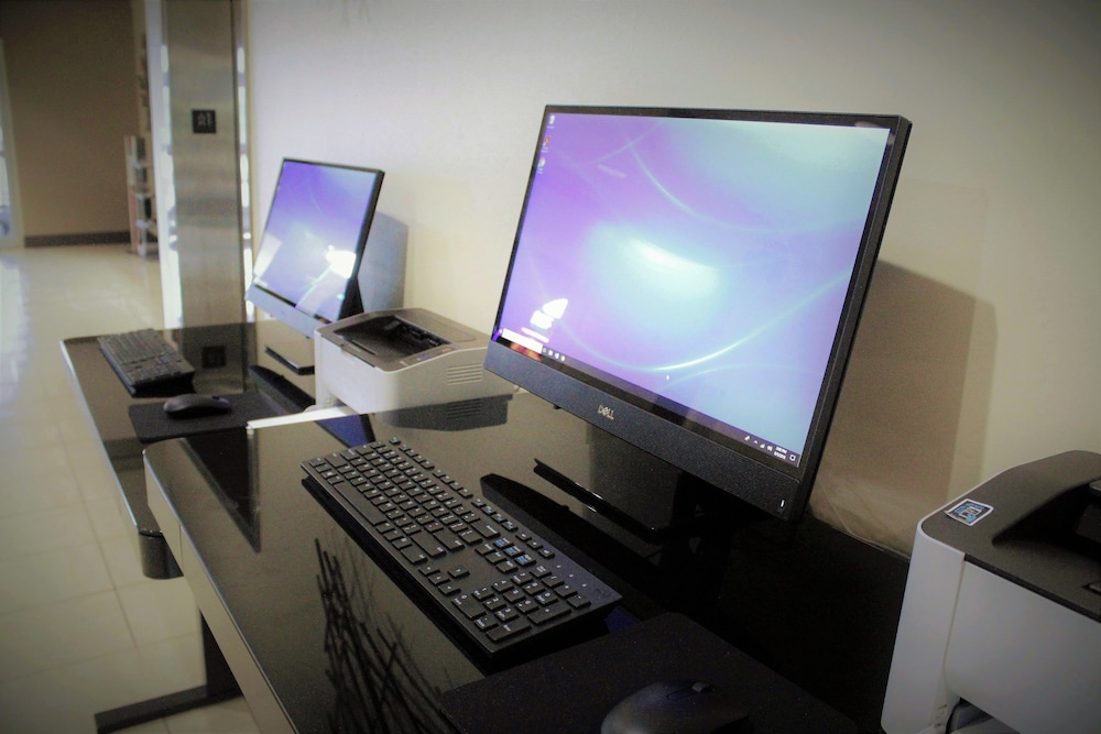 Bloomington Vacations - Hawthorn Extended Stay by Wyndham Bloomington - Property Image 6