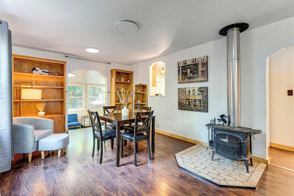 Wine Country Cottage in Historic Fiddletown!