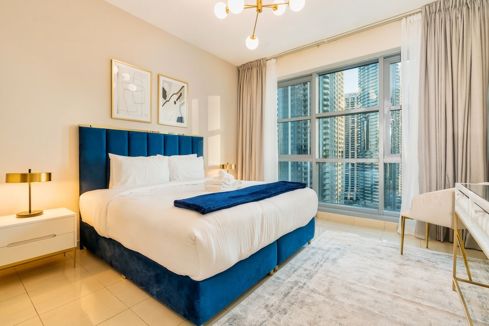Luxurious 1B With Opera & fountains views