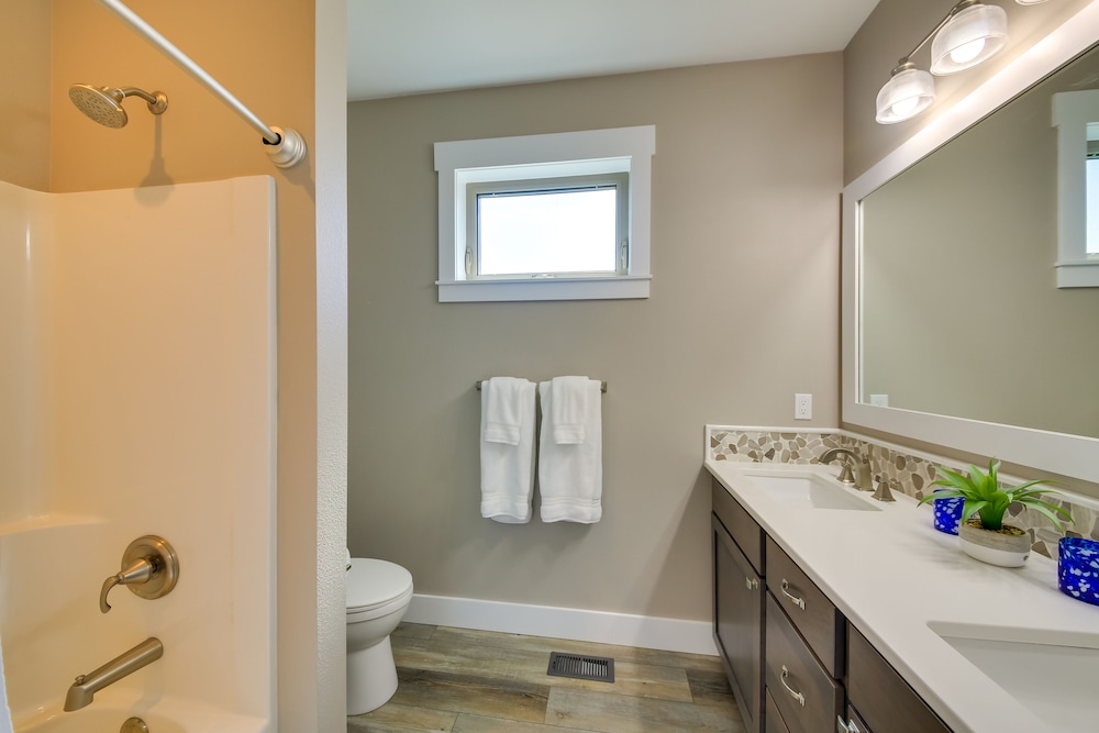 Sandpoint Vacations - Modern Sandpoint Home w/ Lake Pend Oreille View! - Property Image 2