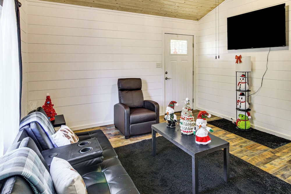 1 Mi to Dtwn Enterprise: Pet-friendly Home w/ Yard