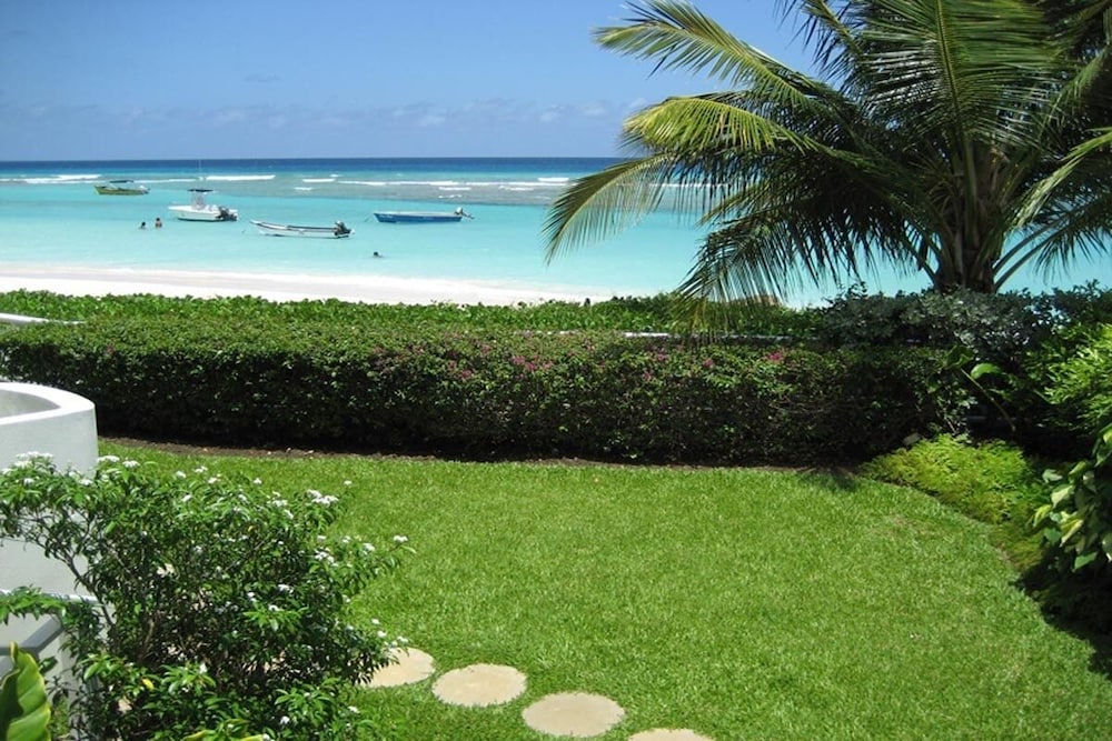 Beachfront Cosy And Romantic Condo - Nautilus 1 Bedroom Apts by Bluescape