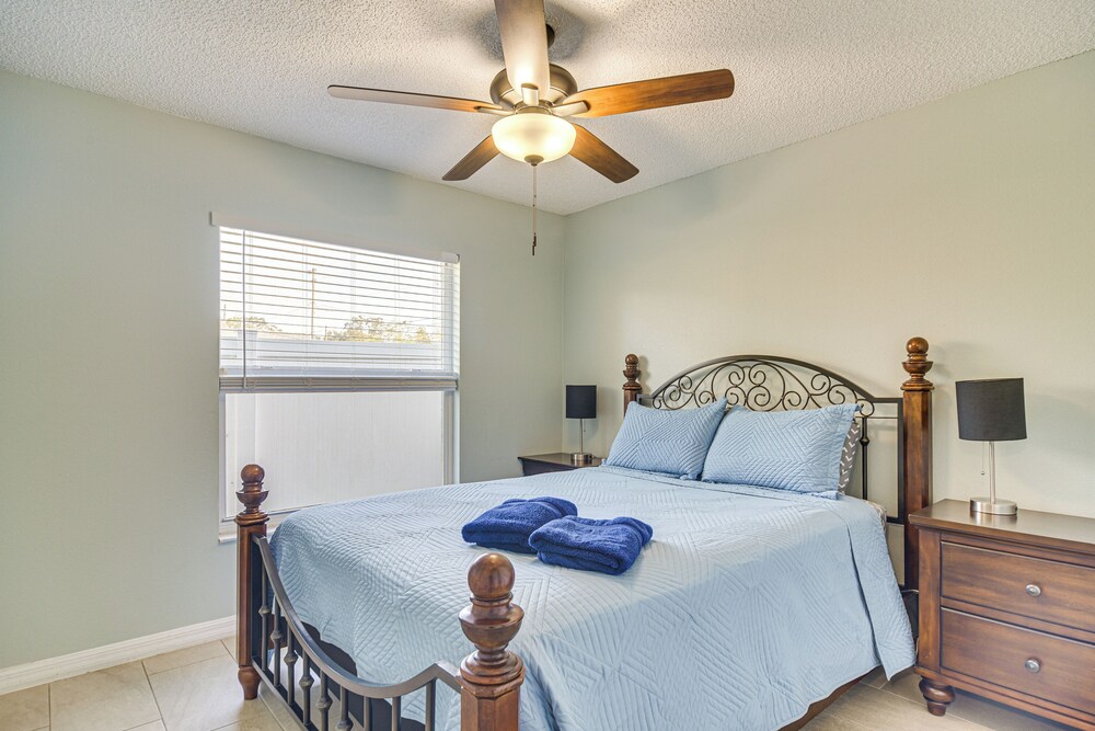 3 Mi to Clearwater Beach: Home w/ Patio & Grill!