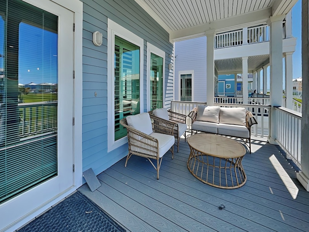 Seabreezy Lane by Ryson Vacation Rentals