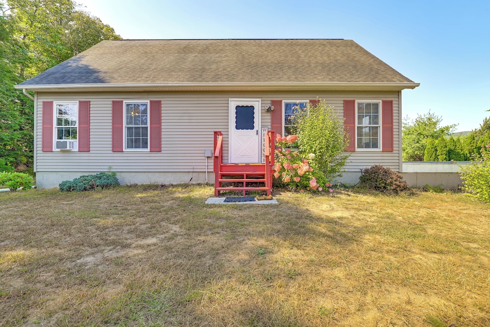 Dog-friendly Lake George Home: 3 Mi to Beach! view 5