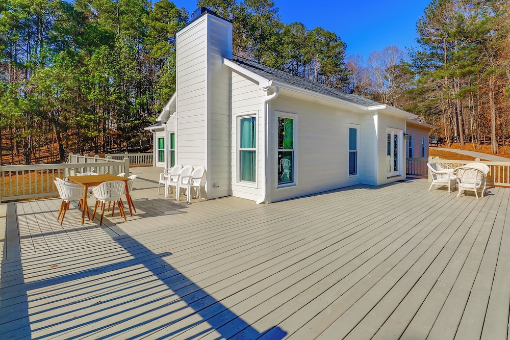 Private Lake & Trails: Secluded Woodstock Retreat