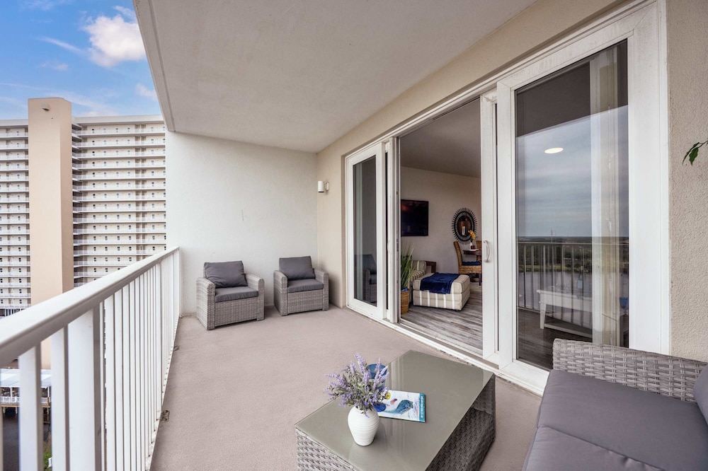 J Lews Place in Laketown Wharf!