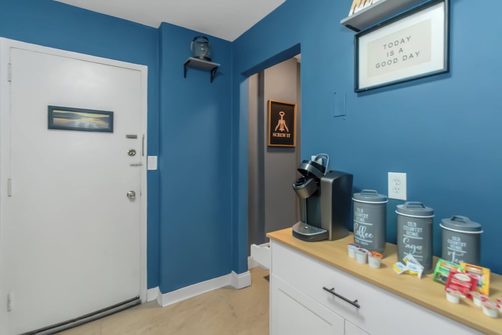 Lux 2BR Condo w/ King Beds DTWN