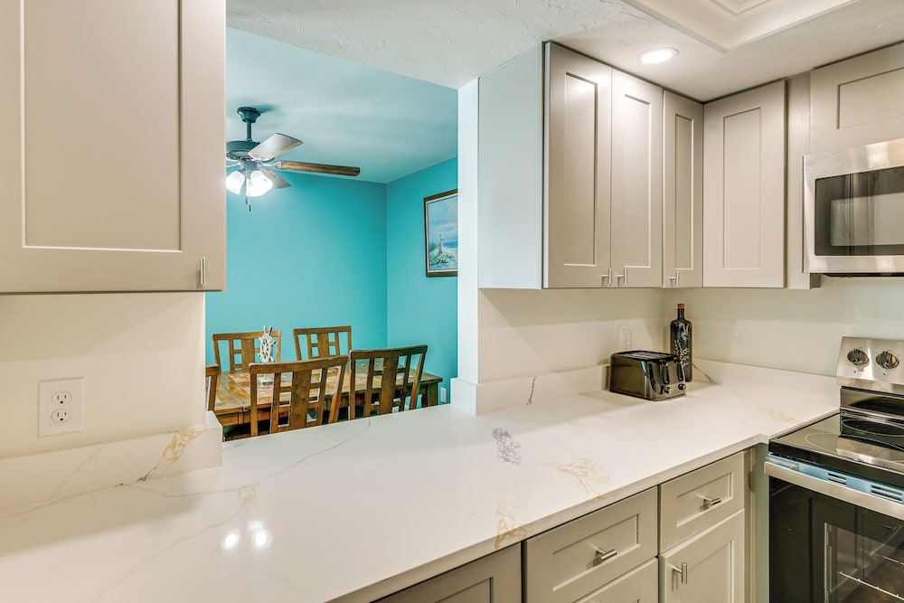 3 Mi to Fort Myers Beach: Unit w/ Furnished Patio!