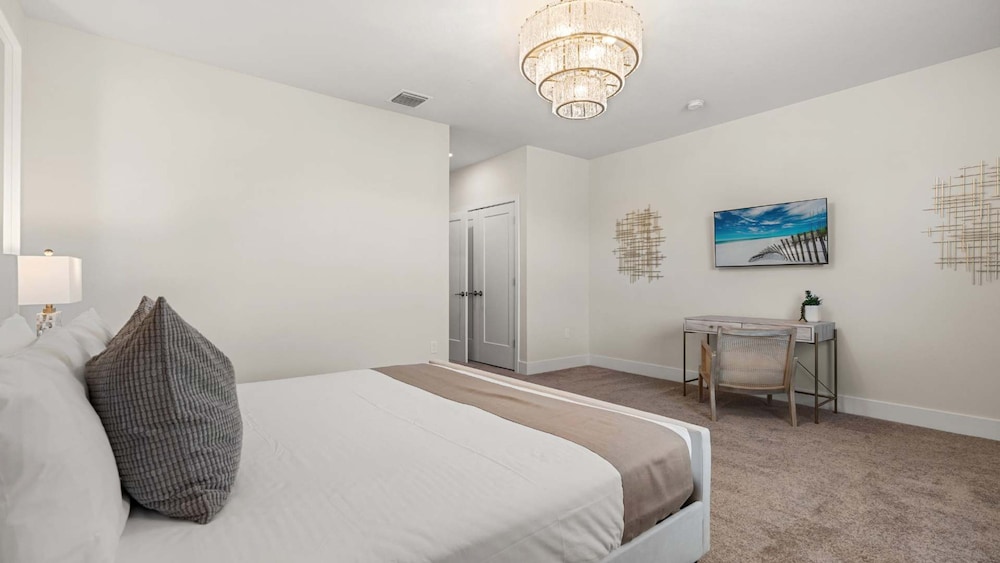 Upstay Pristine 3BR Home With Private Pool BBQ