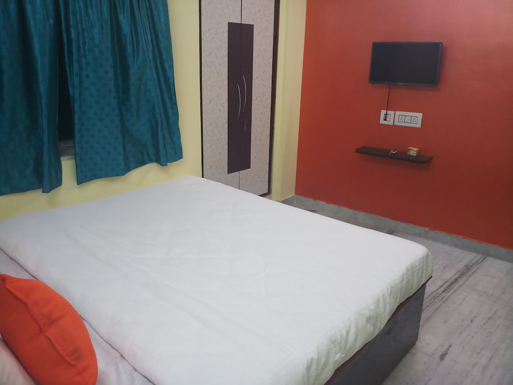 Om Shanti Guest House - Near Ruby General Hospital and Science City view 3