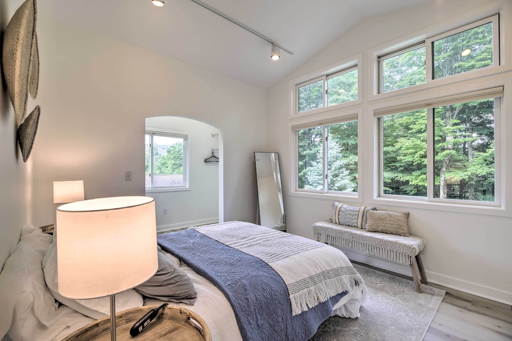Airy & Bright Hideaway Near Smugglers' Notch! view 4