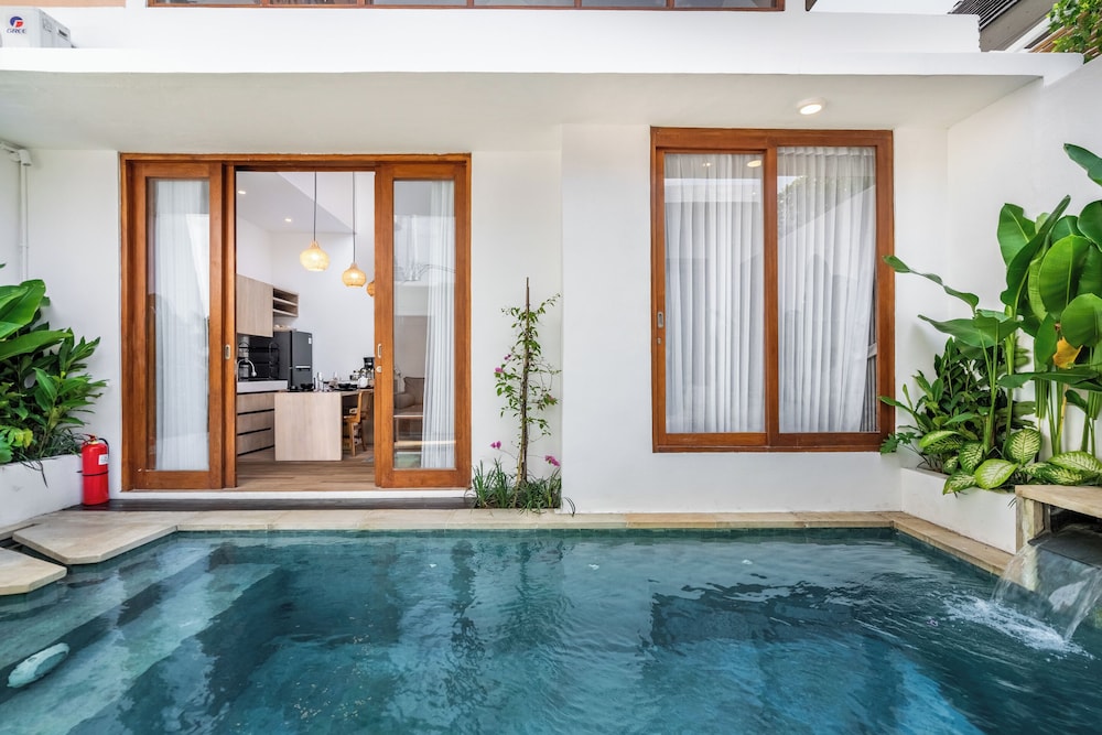 Sunset Max Villa Seminyak