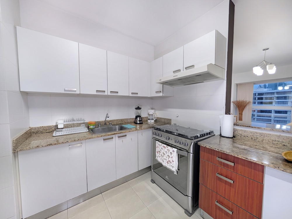 YC 1701l Apartamento 2 BDR Av Balboa