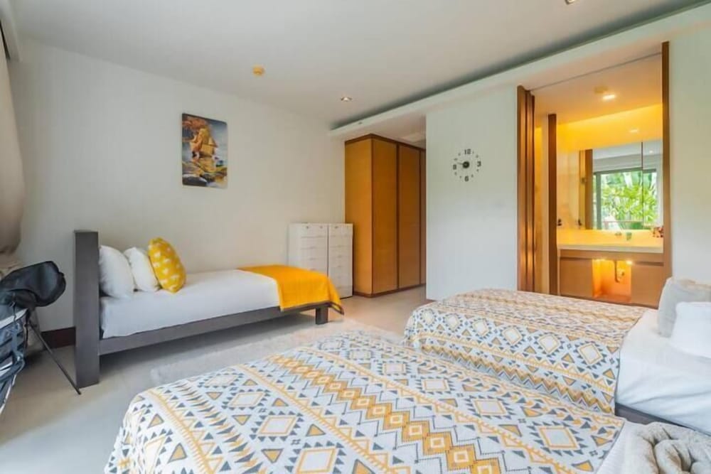 Elegant Beachfront 3BR Condo at Pearl of Naithon