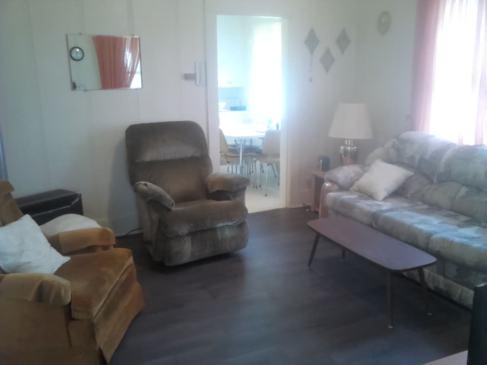 Canora Home Rentals Holiday Cottage