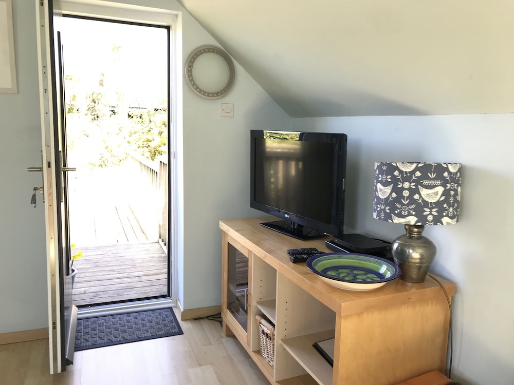 1-bed Apartment Sleeps 2 - Patio -bbq - Hot Tub view 5