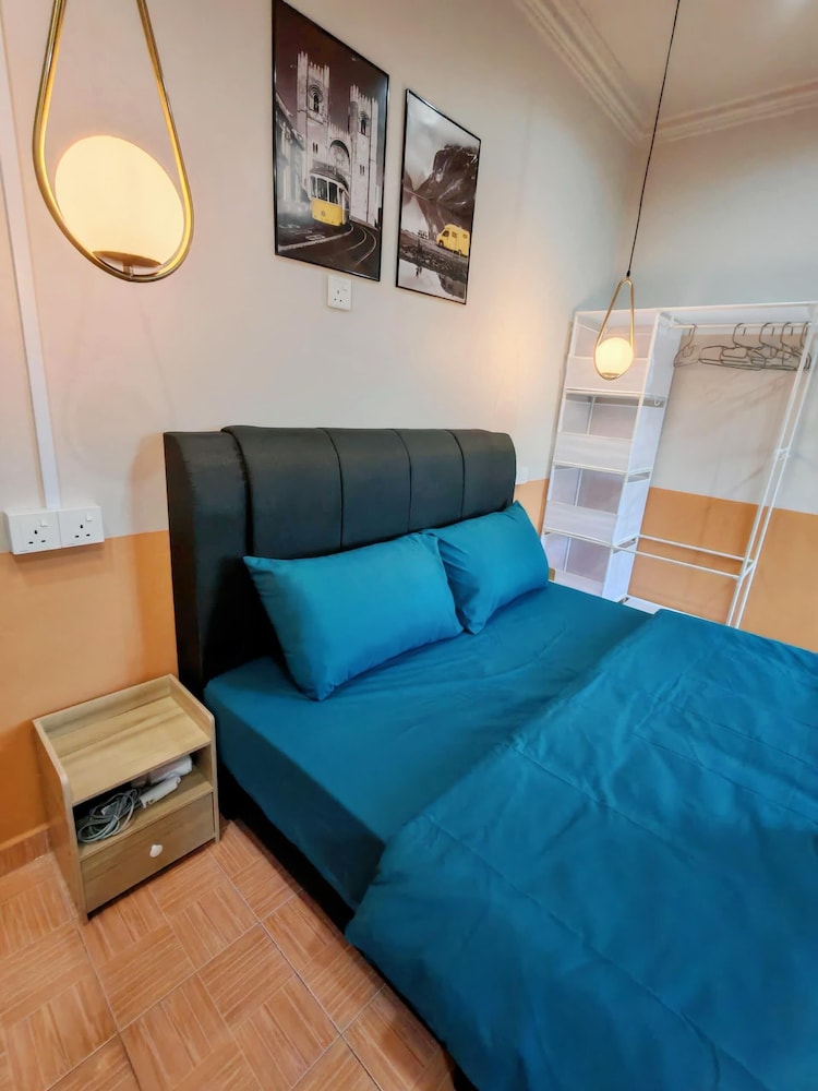 Comfy Tok Sira Home Kuantan 5 BR