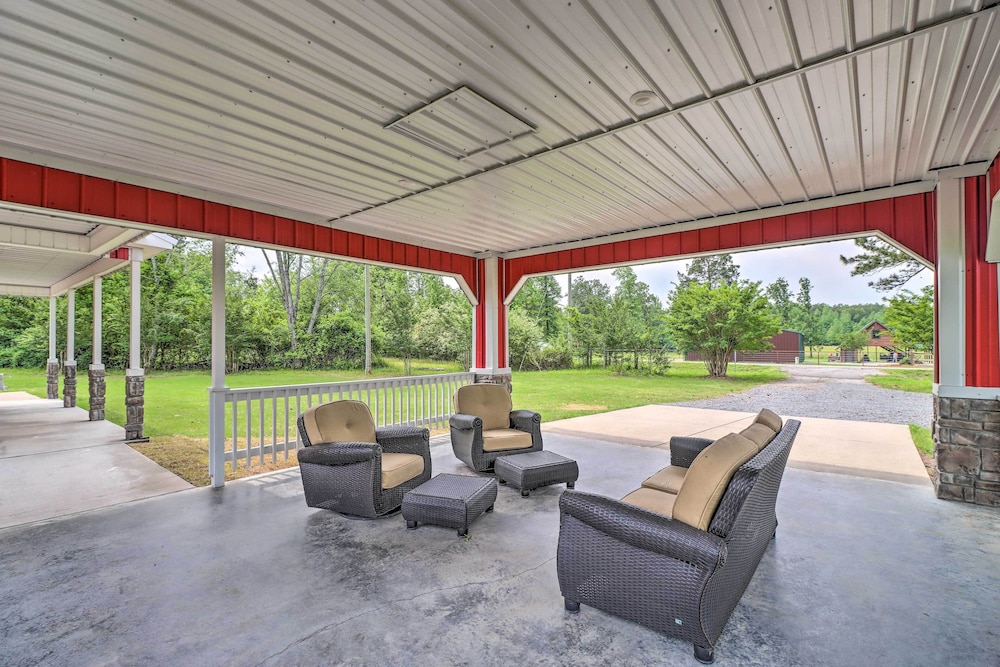 Rural Family Retreat < 3 Mi to Fishing & Boating! view 4