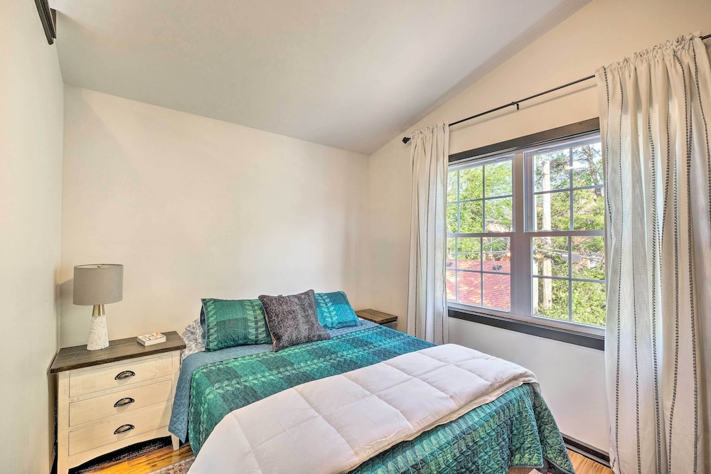 Modern Louisville Apartment w/ Furnished Deck