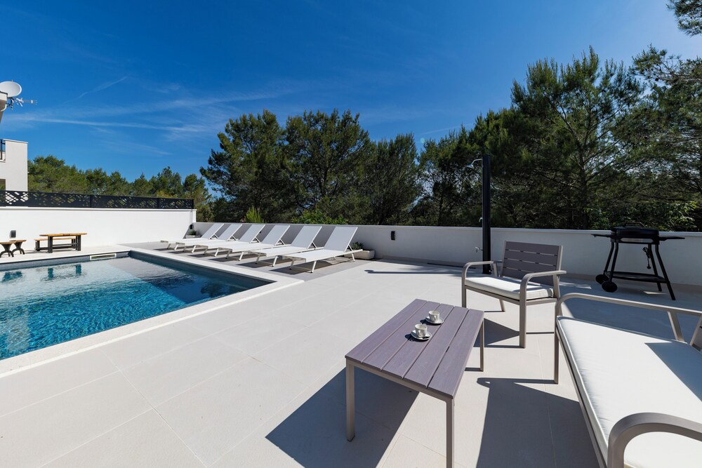 Alba Family Home
