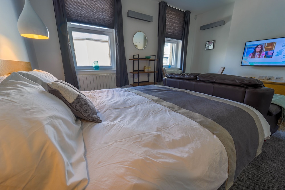 Captivating 1-bed Apartment, Merthyr Tydfil -, photo 17