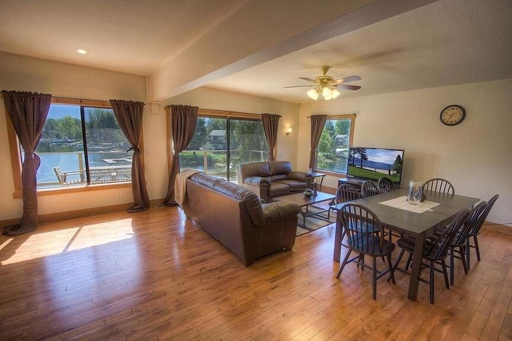 569 Lucerne 4 Bedroom Home by RedAwning