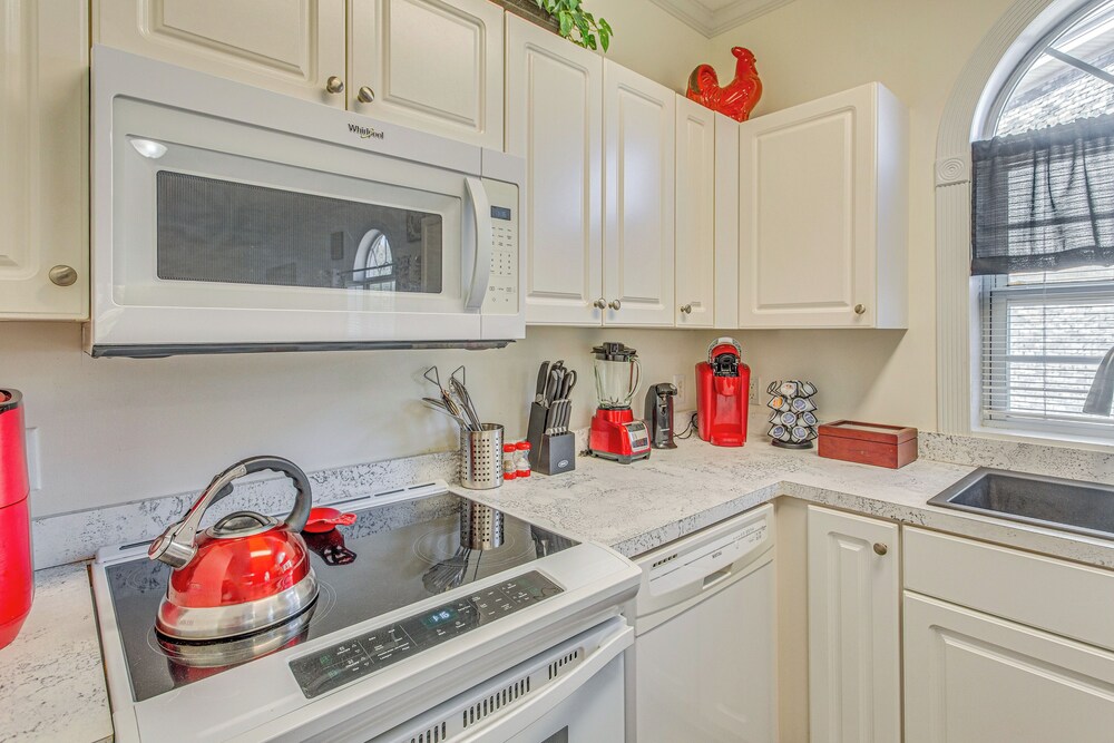 Swim, Putt & Play: Central Condo in Myrtle Beach!