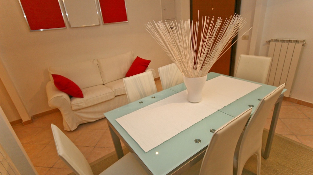 Rental In Rome Red & White Apartment