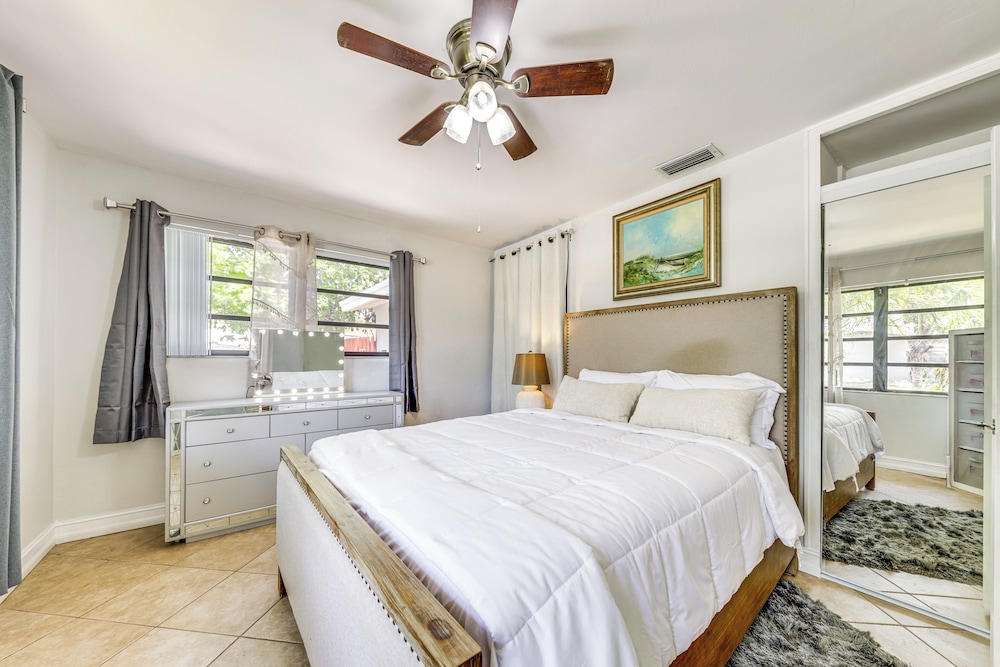 Walk to Dining & Shopping: Pompano Beach Home!