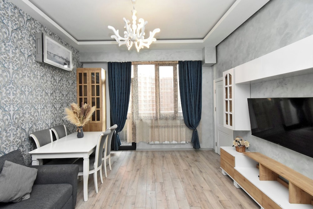 Teryan street apartment on 5 floor