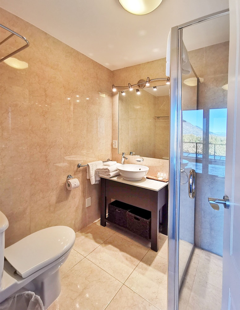 Modern Spacious Town Center Unit with Lake View view 4