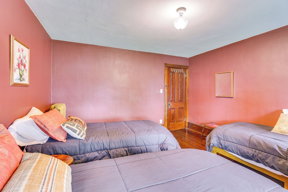 Group Getaway: Luxe Farmhouse in Mt Horeb!