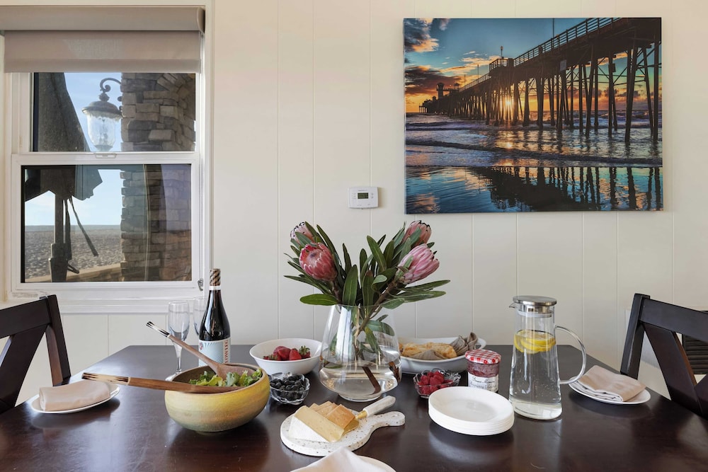 Balboa Breeze by Avantstay Beachfront Retreat + Ocean View