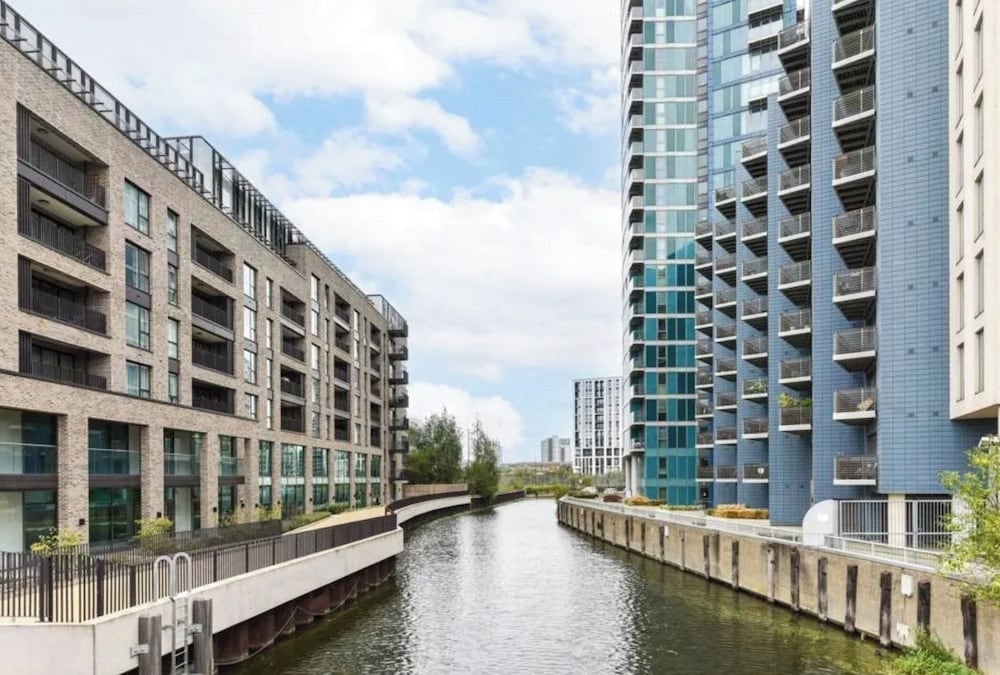 Londonaprt/1bed/balcony/gym/tv/wifi