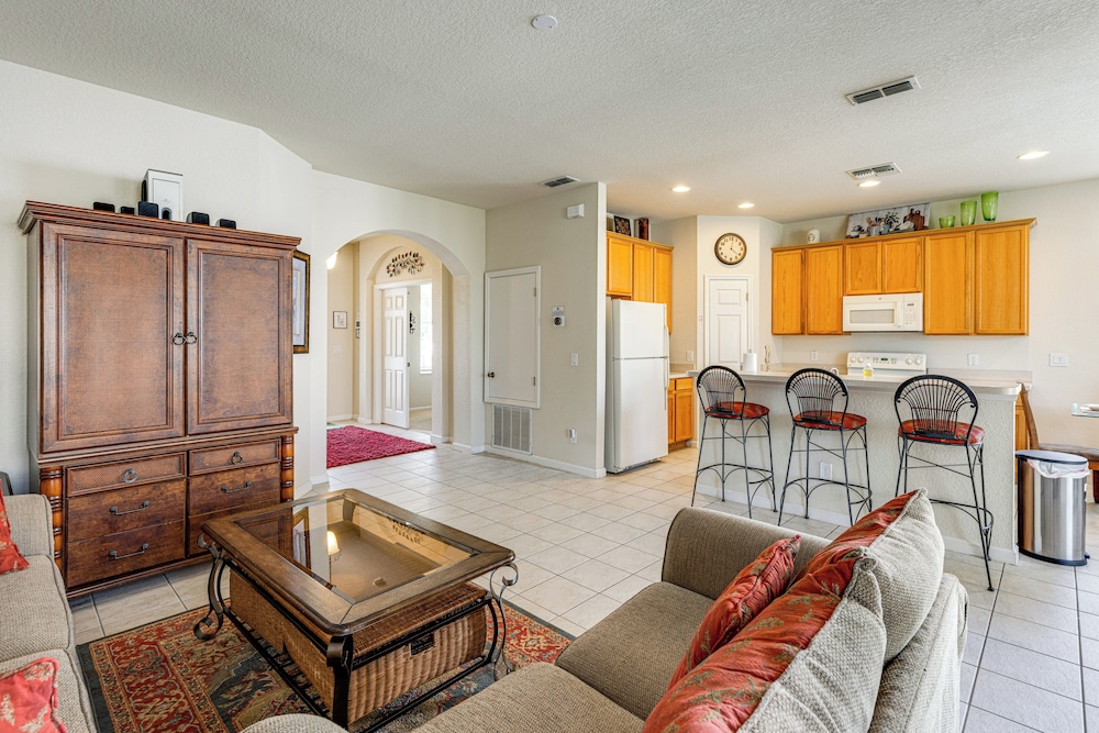 Resort Retreat w/ Outdoor Oasis: 13 Mi to Disney!