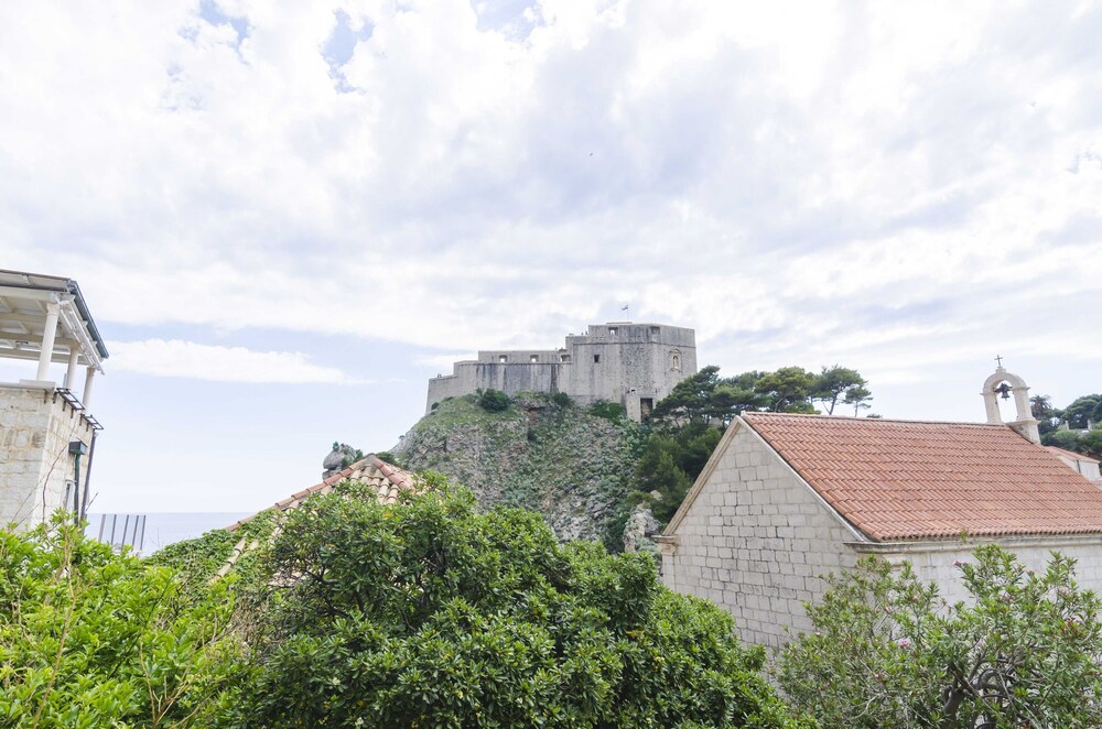 Rooms Lovrijenac