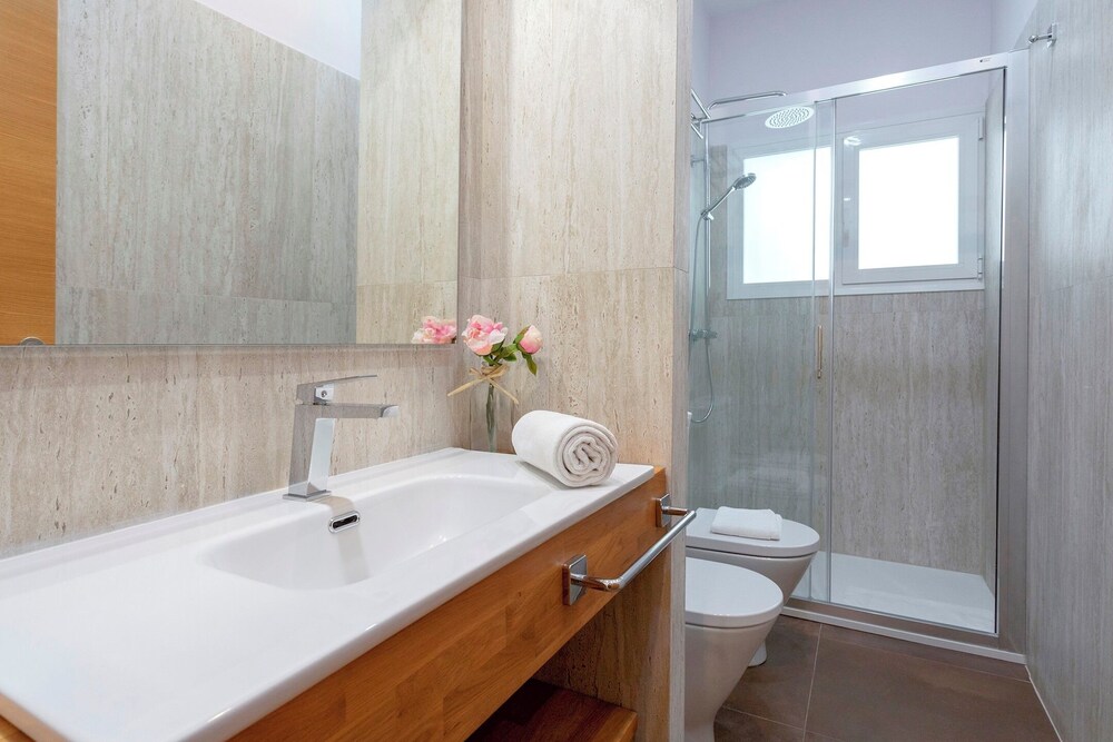 Exclusive Apartment 5BD in Seville. Carlos V