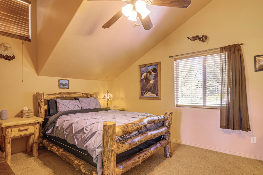 Luxe Cabin Retreat, Near Bryce & Zion Nat'l Parks!