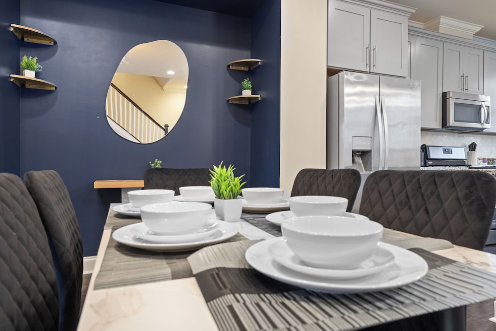 Luxe 3BR Townhouse in Camp North End