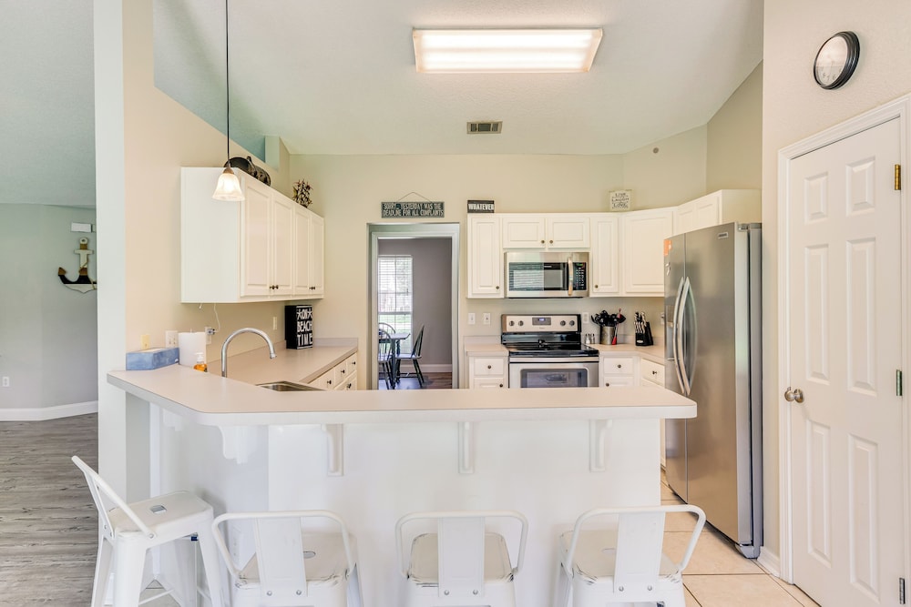 6 Mi to Navarre Beach: Dog-friendly Home w/ Yard