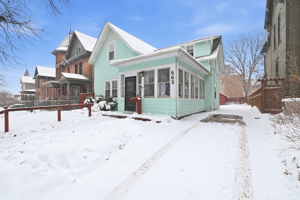 Charming St Paul Getaway 4 Bedroom Home