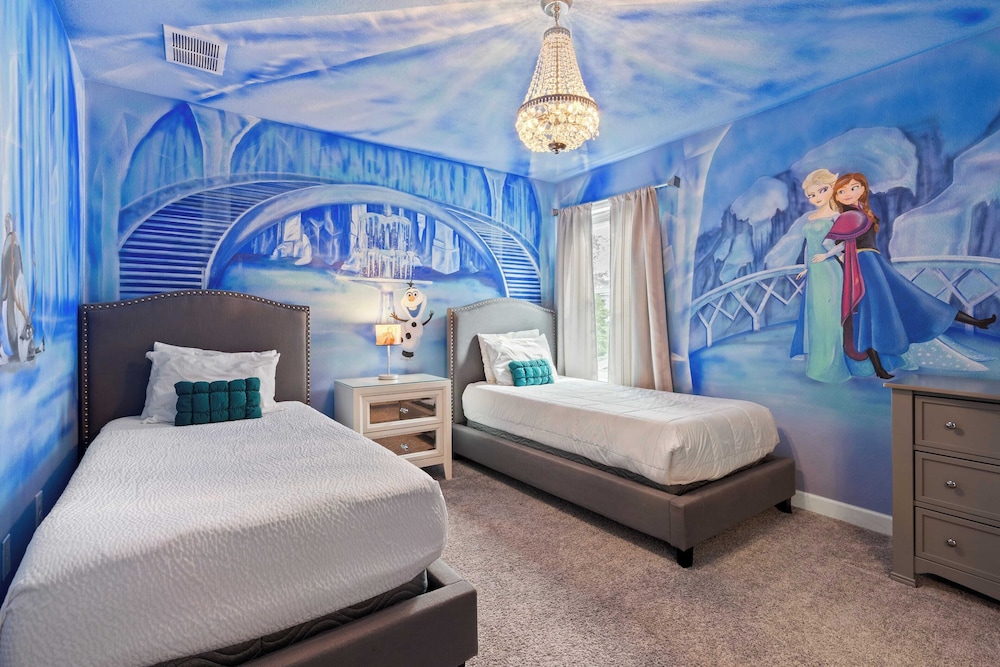 Stinger Luxe Retreat by Avantstay 8BR Luxury Villa Near Disney w/ Pool & Game Room
