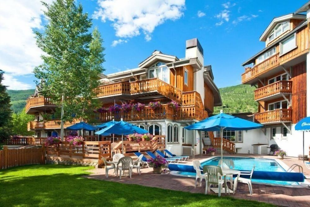 Modern 2 Bedroom Condo at the Base of Vail Mountain Next to Gondola One
