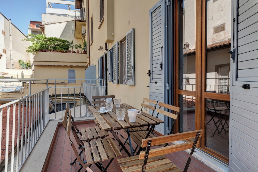 Oricellari Apartment by Mamo Florence