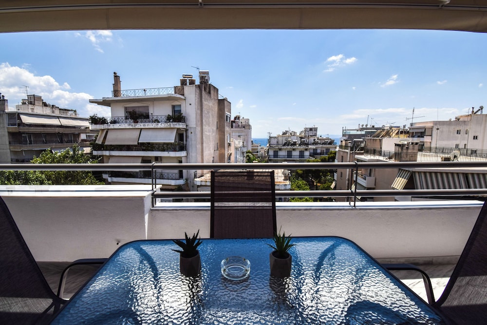 Alimos Luxury 3 Bd Apt w Stunning Views